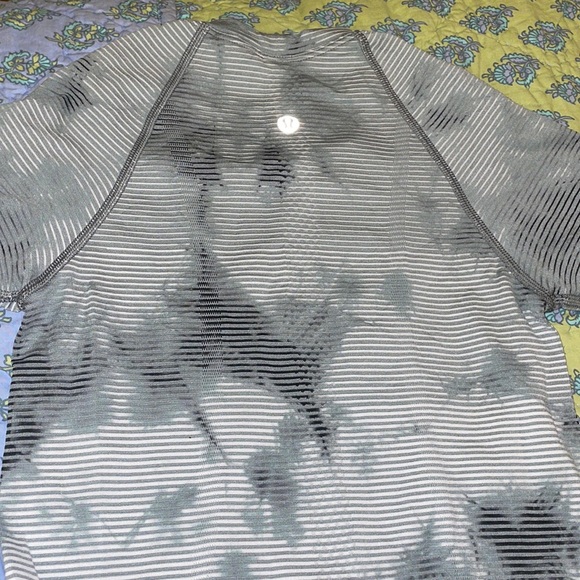 Lululemon Swiftly Tech Short Sleeve 2.0 *Shibori - Picture 4 of 5